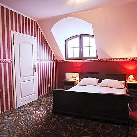 Zakatek Hotel