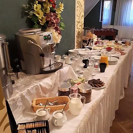 Zakatek Hotel